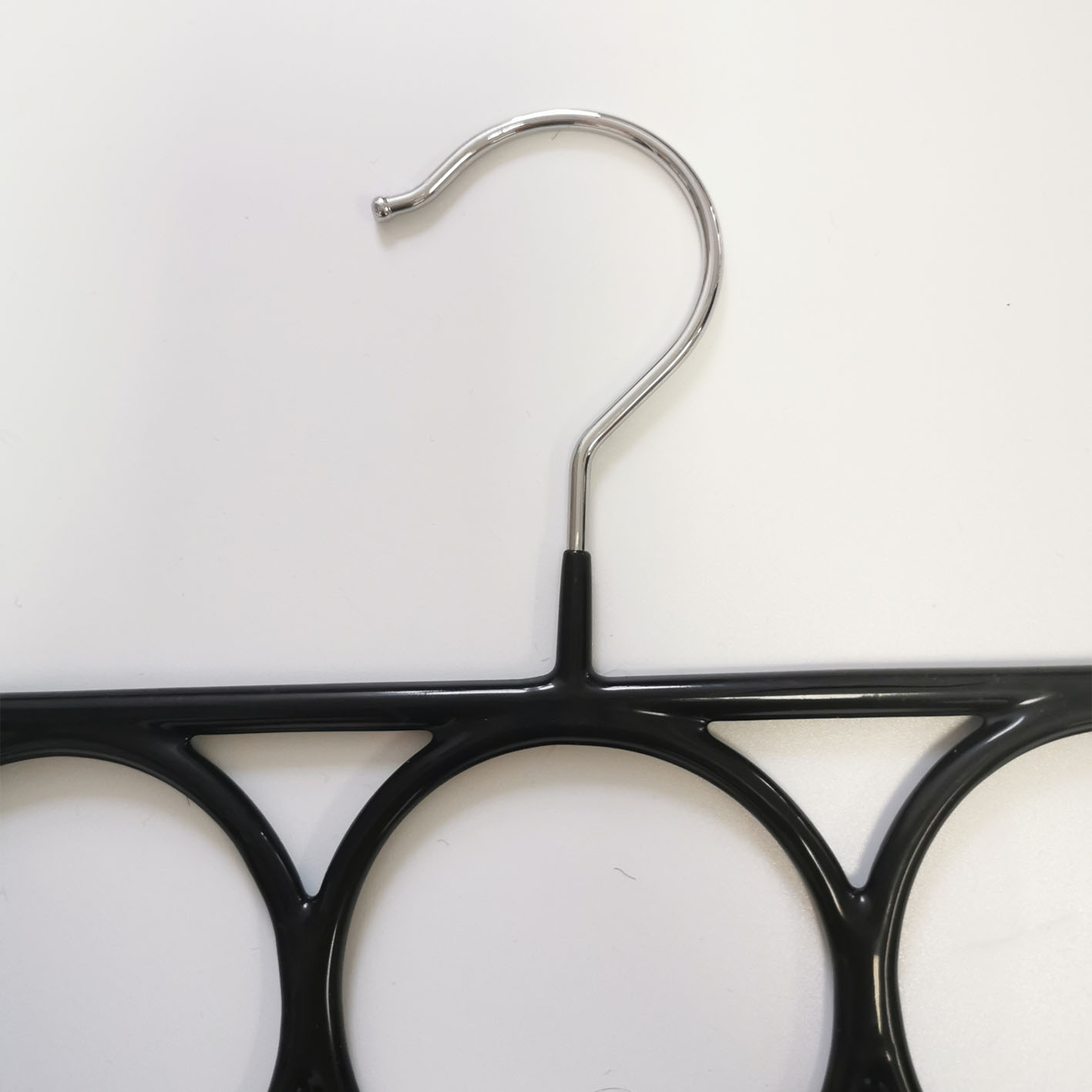 Multifunctional Metal Wire Hangers with Holes and PVC Coating for Scarf Tie Belt