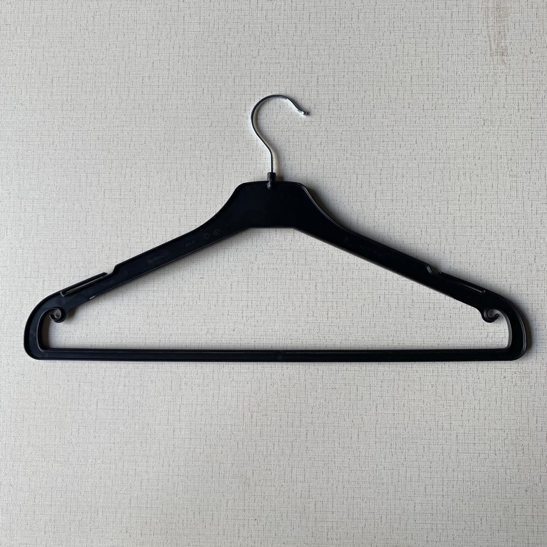 Manufacture Anti-Slip Top Clothes Hangers Plastic Coat Hanger for Display