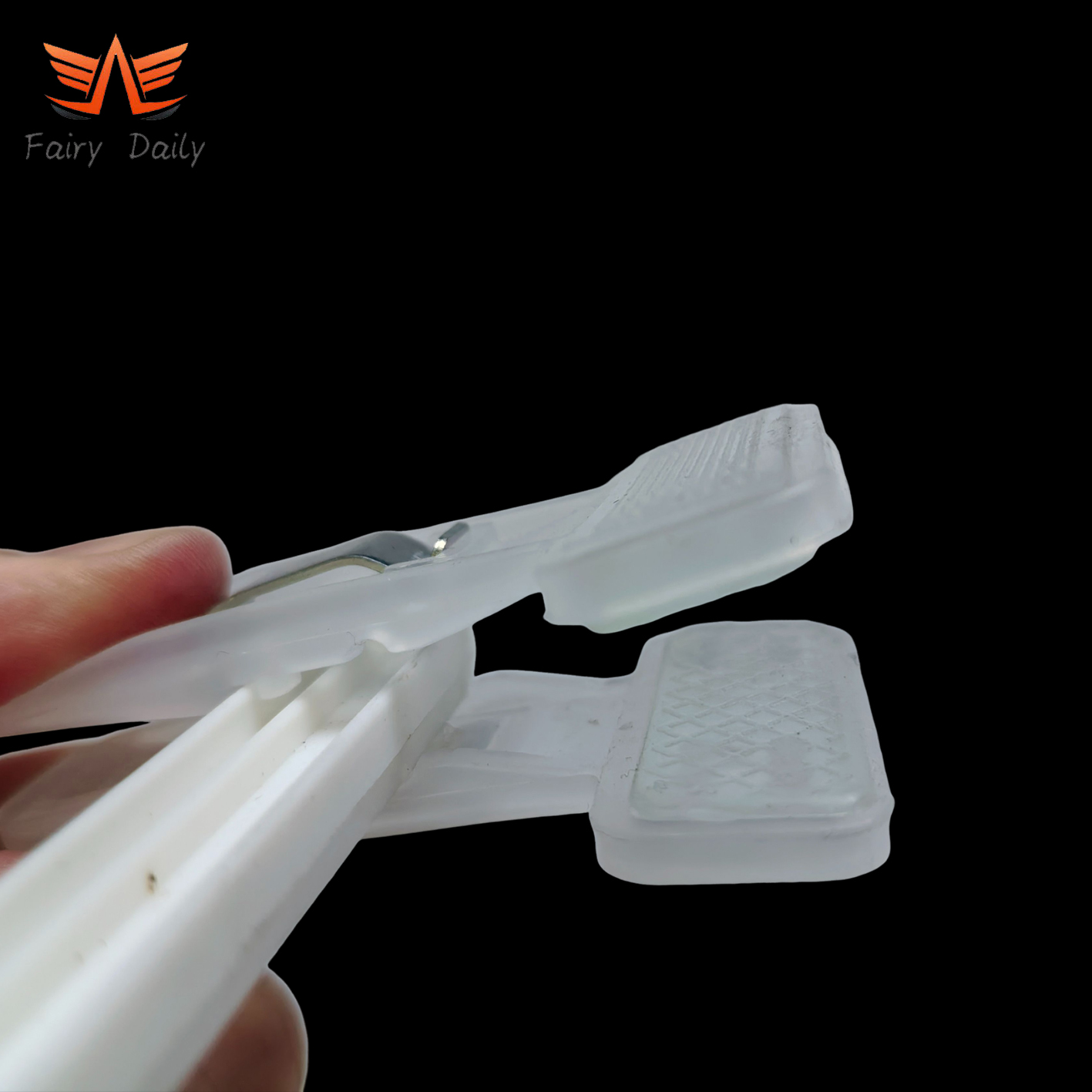 Vics Plastic Whitesuit Pants/ Trousers/Bottom/Girl's Skirt Clips Hangers